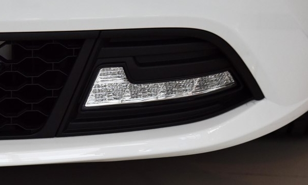 名爵銳行晝行燈